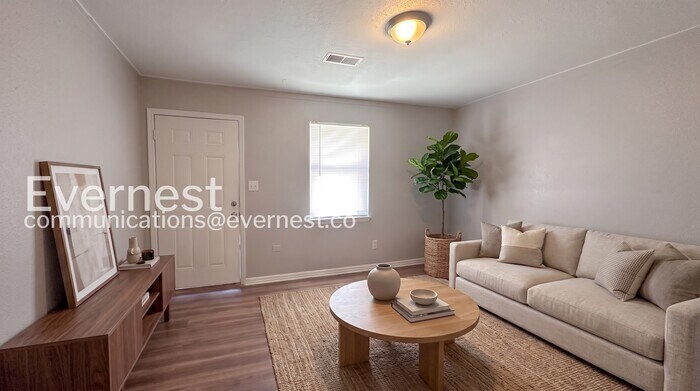 Building Photo - 1216 Woodland Ave SW