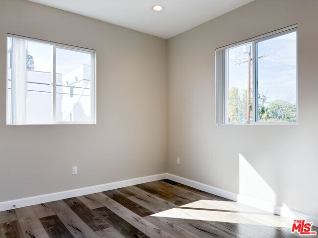 Building Photo - 5651 Willowcrest Ave