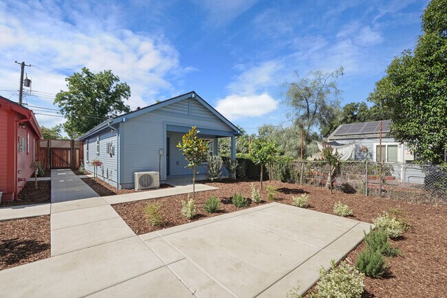 Building Photo - Beautiful 2 bedroom 1 bathroom New Build Close to UC Davis and McGeorge Law School
