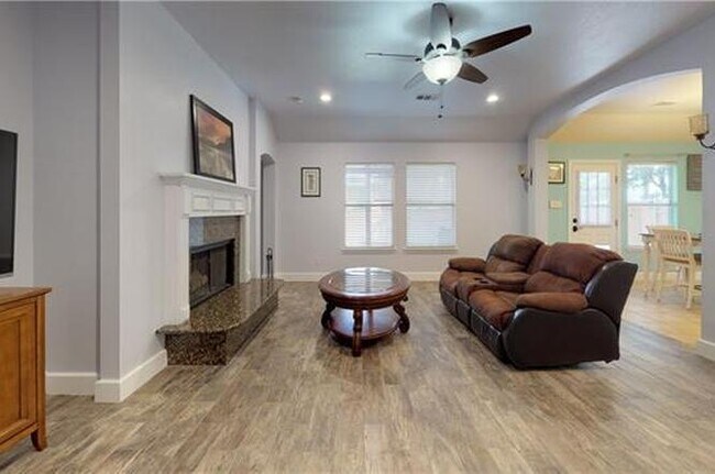Building Photo - 1828 Marlin Dr