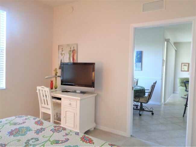 Building Photo - NEW PRICE! Venice Island 3BR/2BA 3rd Floor End Unit Condo