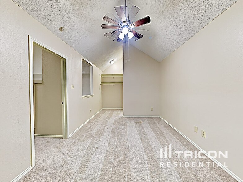Building Photo - 1304 Farley Dr