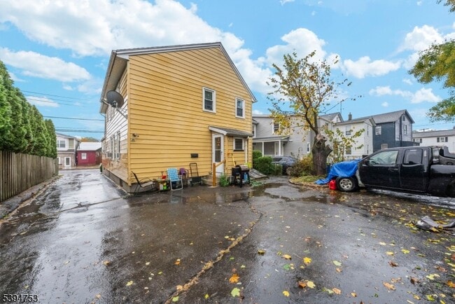 Building Photo - 6 1st Ave