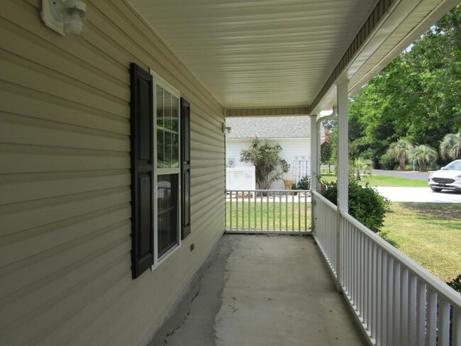 Building Photo - 2208 Seaford Dr