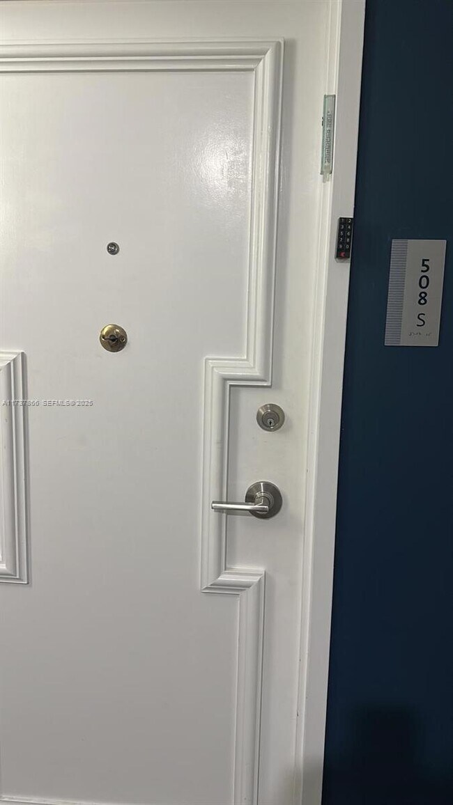 Building Photo - 2751 S Ocean Dr