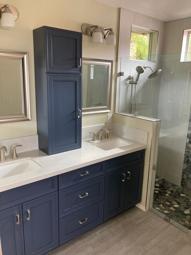 Building Photo - Available NOW Charming 3-Bedroom Home for ...