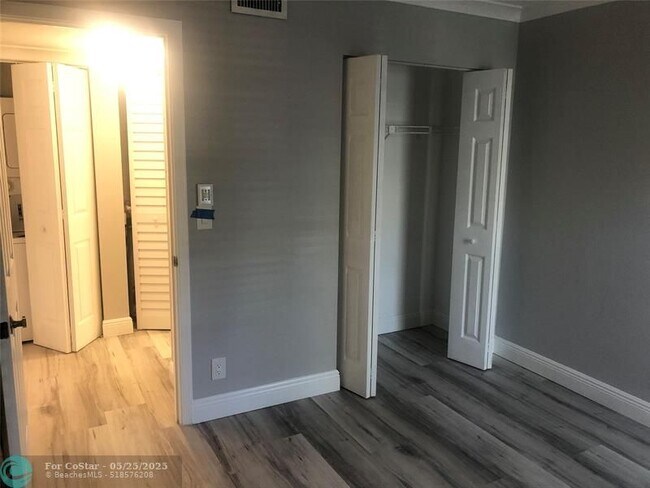 Building Photo - 2950 Olivewood Terrace