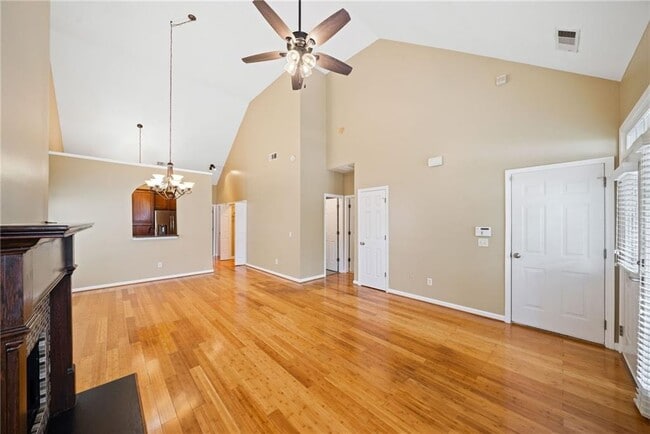 Building Photo - 726 Gardenside Cir SE