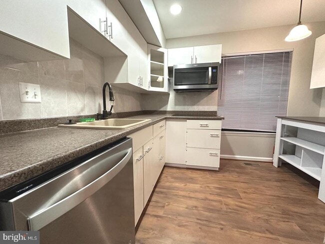 Building Photo - 1203 Springwood Ct