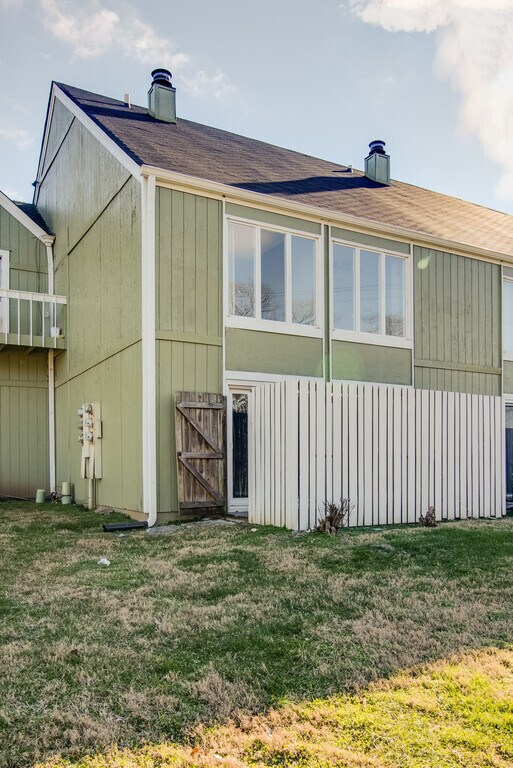 Building Photo - Amazing and spacious 3/2.5 Hermitage Townh...