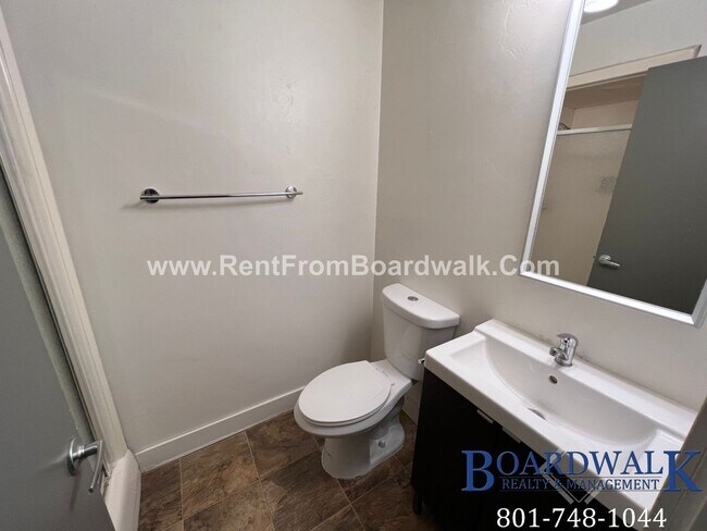 Building Photo - 1660 E 8600 S