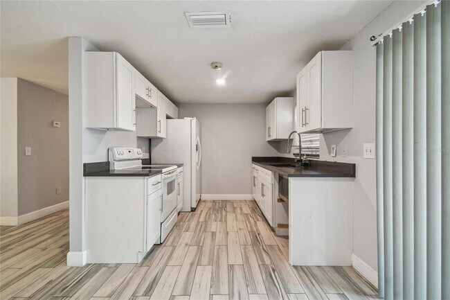 Building Photo - 3679 Sugarcreek Dr