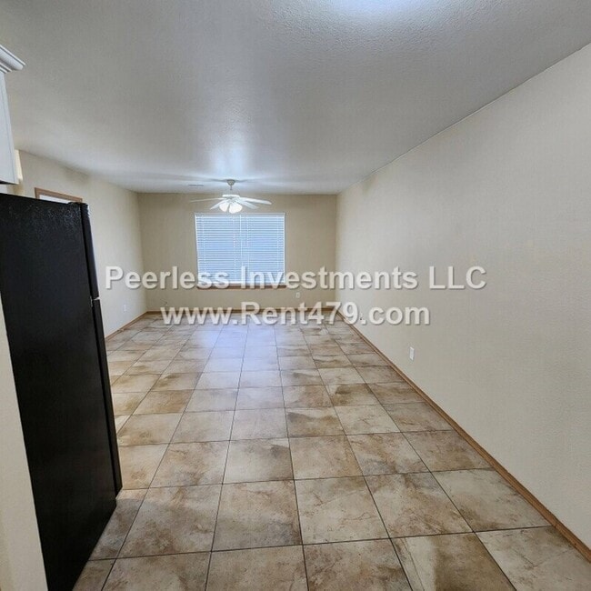 Building Photo - 844 Lariat St
