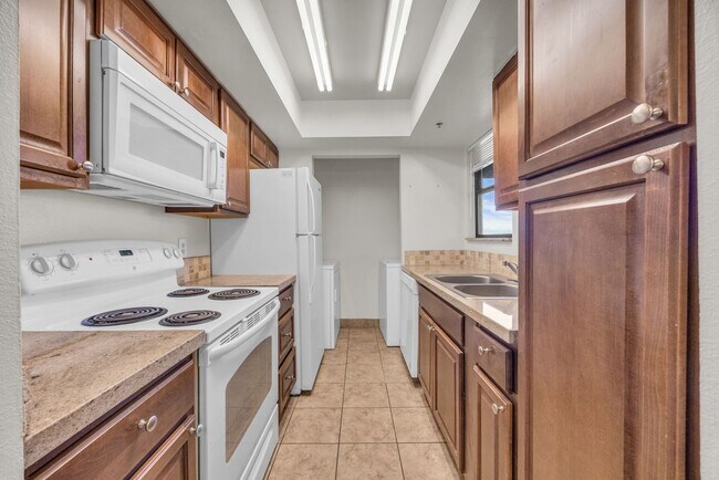 Building Photo - POWDERWOOD 1 BEDROOM