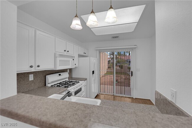 Building Photo - 9424 W Gold Mountain Ave