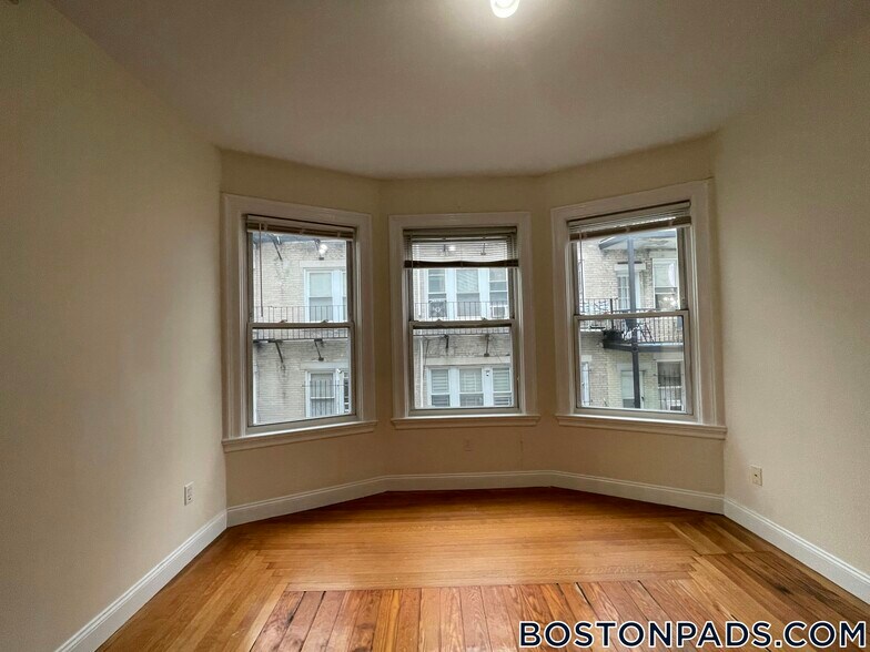 Building Photo - 53 Ashford St