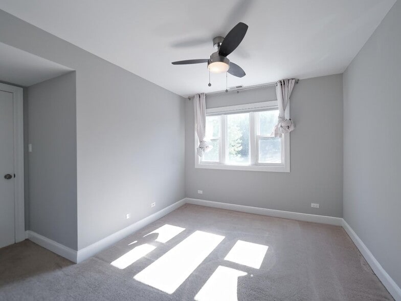 Building Photo - 6821 N Wolcott Ave