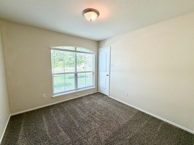 Building Photo - 829 Ibis Falls Loop