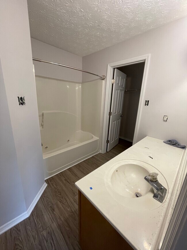 Master Bathroom - 924 Ashley Michelle Ct