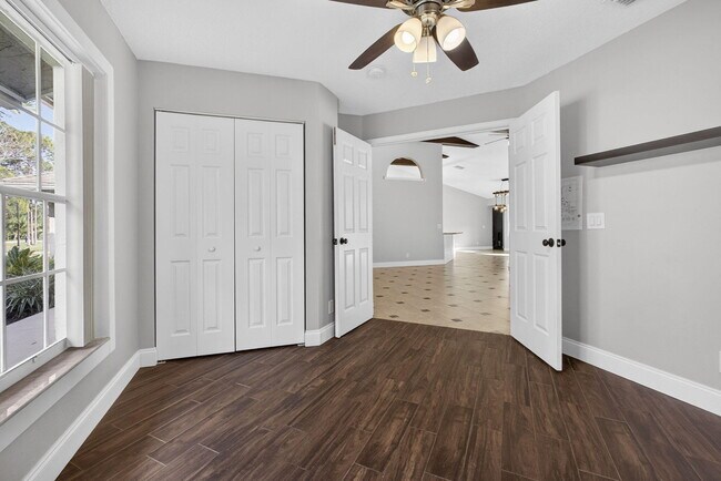 Building Photo - 11646 63rd Ln N