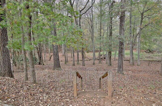 Building Photo - 150 Drennan Dr