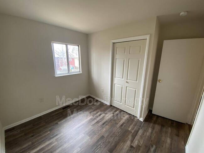 Building Photo - 928 Bellows Ave