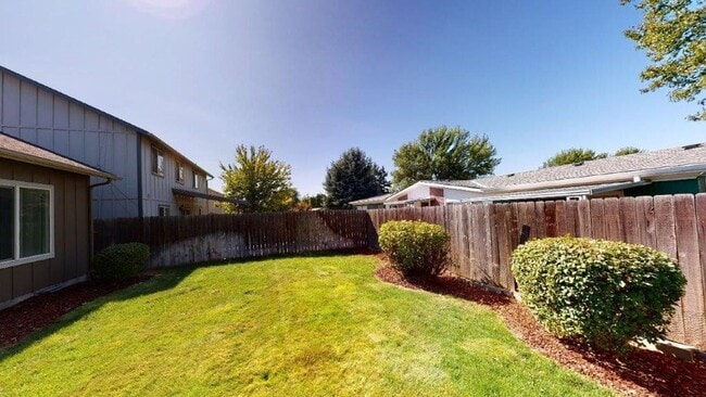 Building Photo - 1372 SE Newgate Dr