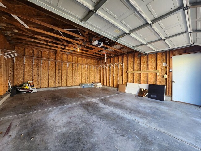 Building Photo - Beautiful 2-Story Home in Northmont School District