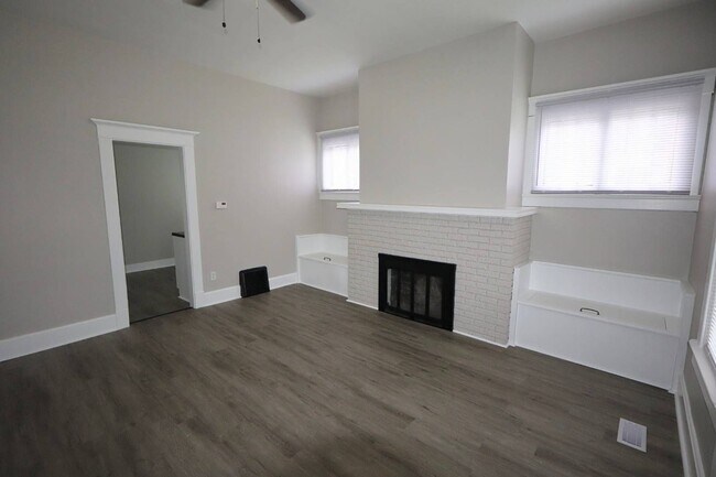 Building Photo - 629 S Fares Ave
