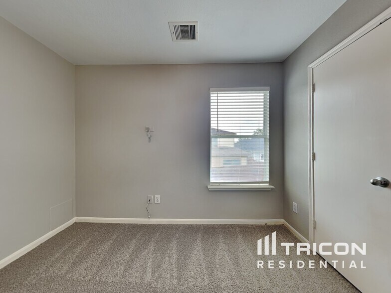 Building Photo - 21618 Rain Leaf Ct