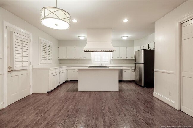 Building Photo - 116 S Churchill Dr