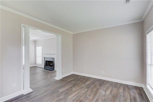 Building Photo - 3895 Kingsbrook Blvd