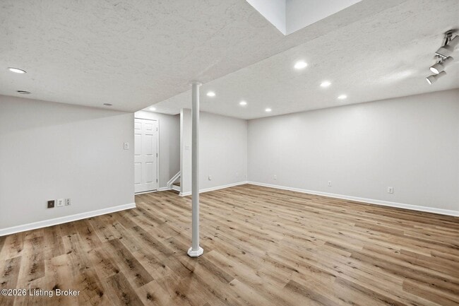 Building Photo - 4029 Orchard Lake Dr