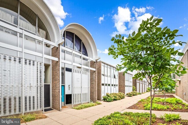 Building Photo - 360 N St SW