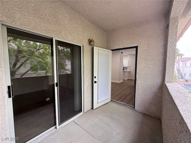 Building Photo - 2117 Echo Bay