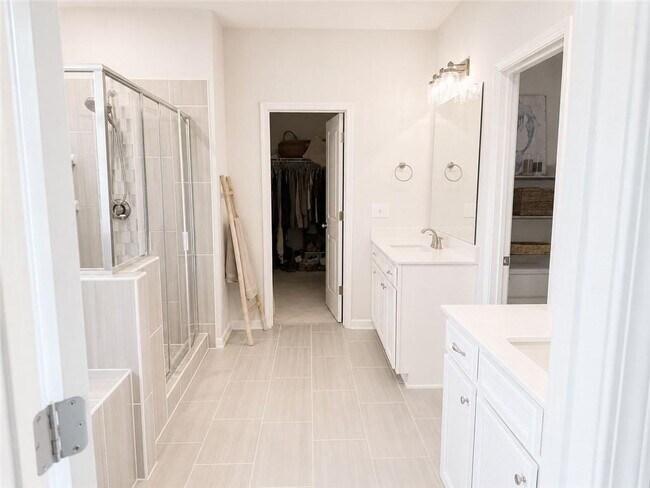 Building Photo - 580 Briard Dr