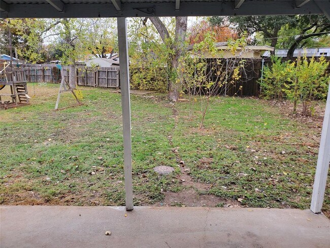 Building Photo - 807 Fernwood Cove