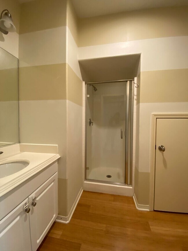 Building Photo - 254 Flyers Ln
