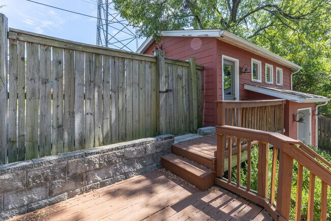 Building Photo - 2104 15th Ave S