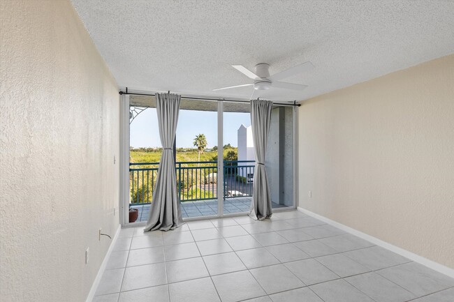 Building Photo - Spacious 2BR/2BA in Salt Ponds Condo – Unf...