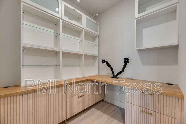 Building Photo - 770 Cavitt Ct