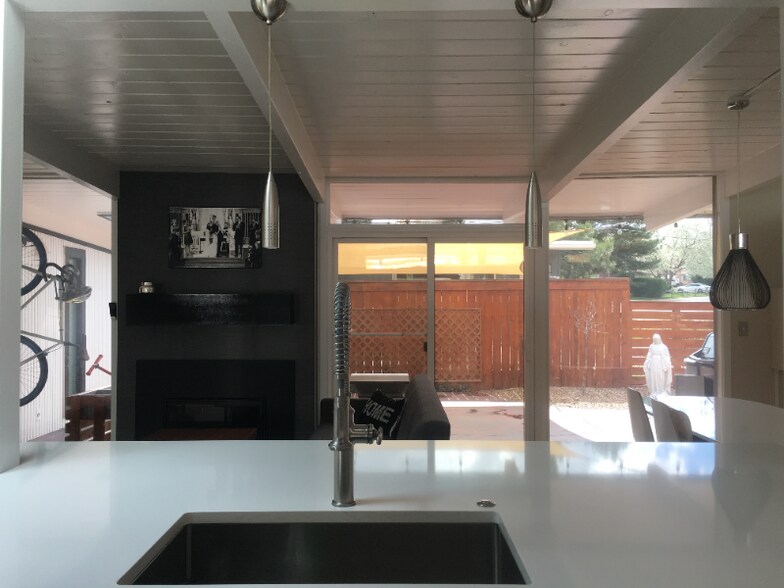 Building Photo - 1368 S Edison Way