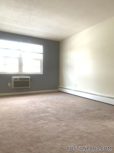 Building Photo - 71 Bernier St