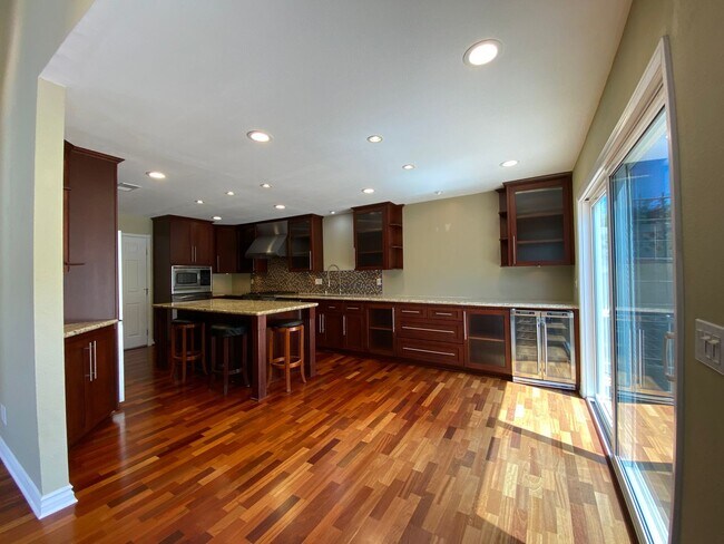Building Photo - Cardiff living at its finest! Stunning 2-B...