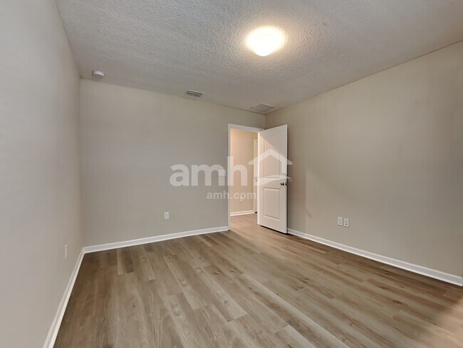 Building Photo - 64 Spruce Point