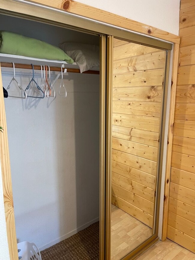 Building Photo - Nice condo near Heavenly available now!