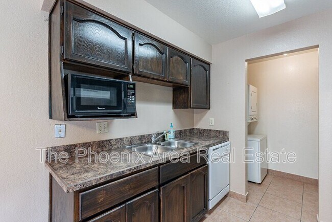 Building Photo - 16657 E Gunsight Dr