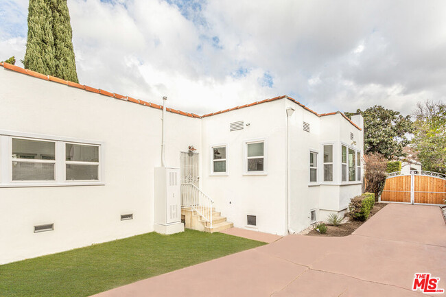 Building Photo - 409 N Kilkea Dr