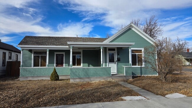 Building Photo - PET FRIENDLY 3 BEDROOM, 2 BATHROOM, DOWNTOWN LOCATION!