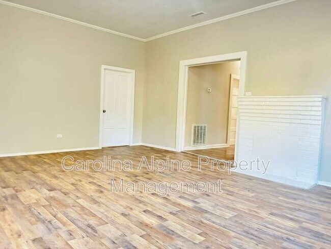 Building Photo - 321 N Poplar St
